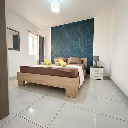 Center Properties - Modern & Air Conditioned In The Heart Of Bugibba * St Paul's Bay