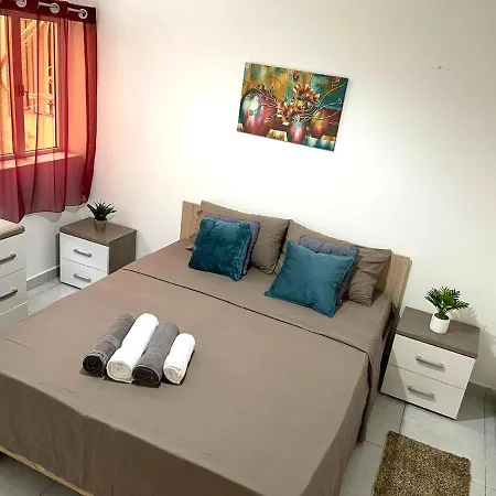 Lejlighed Center Properties - Modern & Air Conditioned In The Heart Of Bugibba