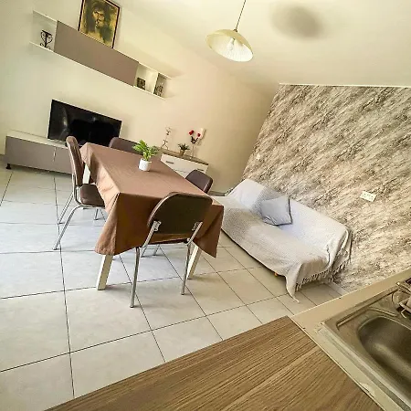 Center Properties - Modern & Air Conditioned In The Heart Of Bugibba San Pawl il-Baħar